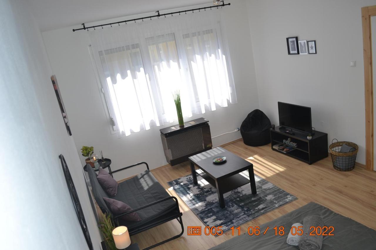 Sziget Apartman Eger Exteriör bild