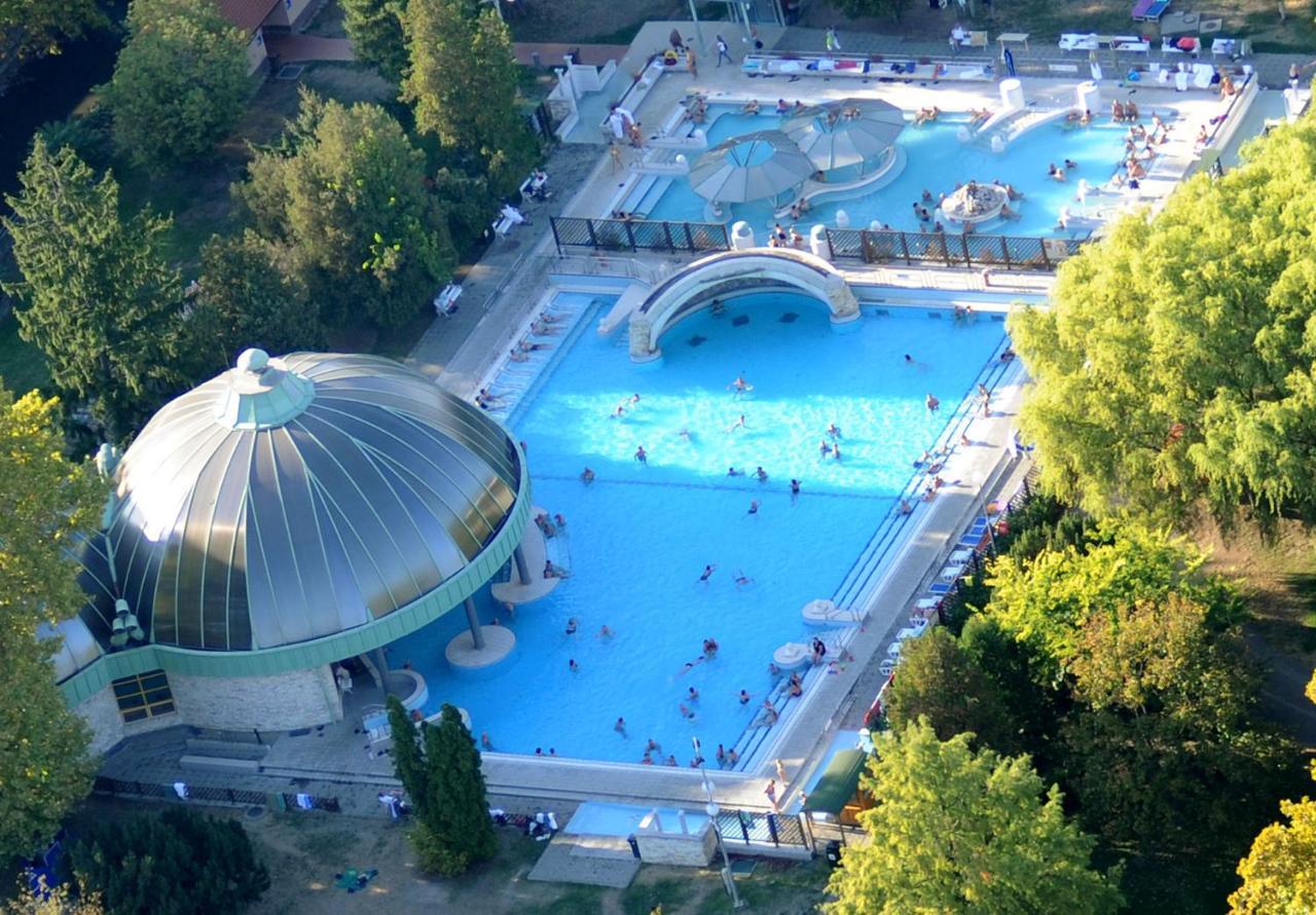 Sziget Apartman Eger Exteriör bild